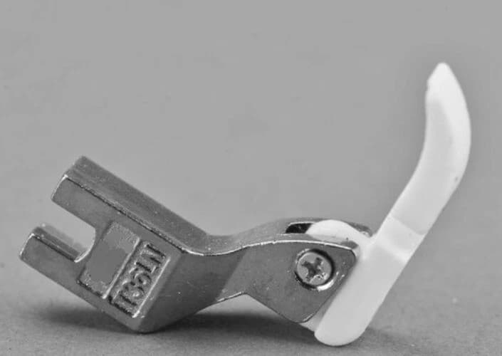 قدم ماكينة سحاب بلاستيك يمين او يسار